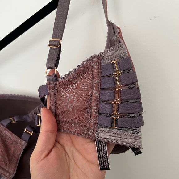 Victoria secret purple bra 32DD - Picture 9 of 10